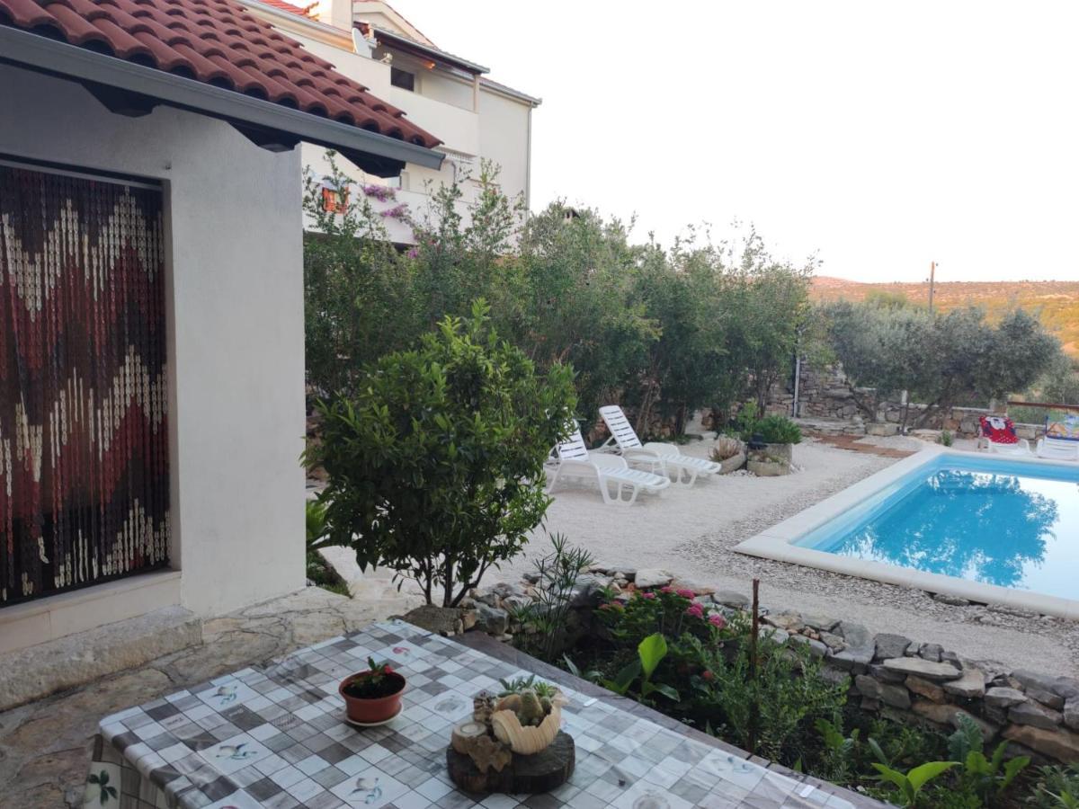 Vacation House Milka Милна Экстерьер фото